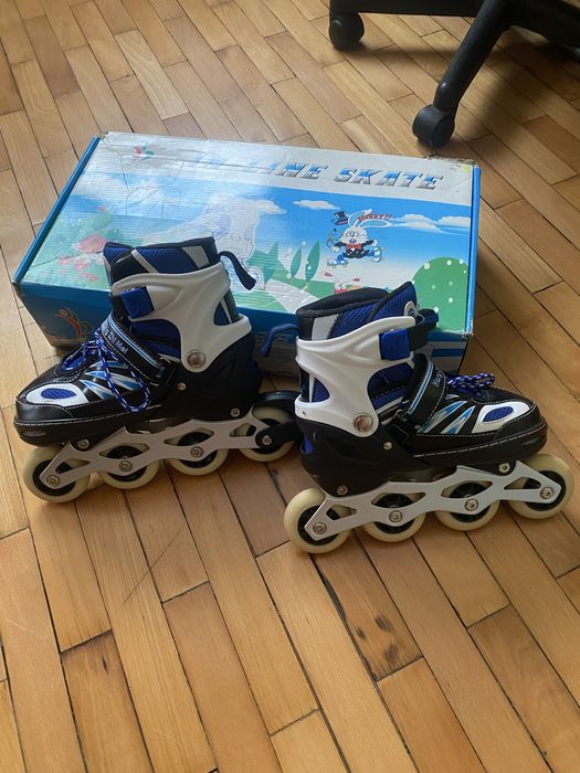 Продавам два чифта ролери за момче