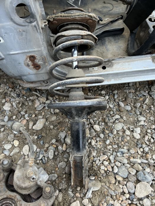 стойке передный амортизатор от Мазда 626 старушка