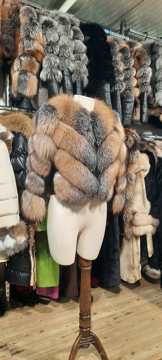 сезонно намаление на дамски палта от естествен косъм лисица