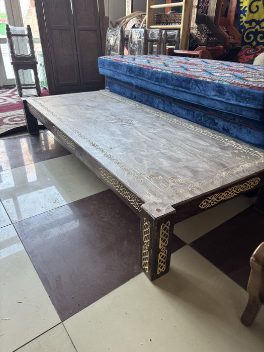 Стол диван стилизованый