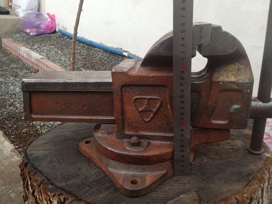 Тиски советские.