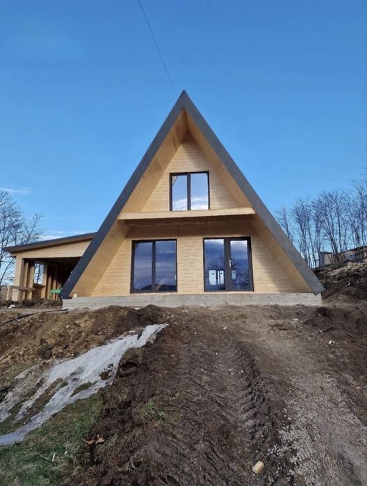 Cabane tip a din lemn uscat si madiv