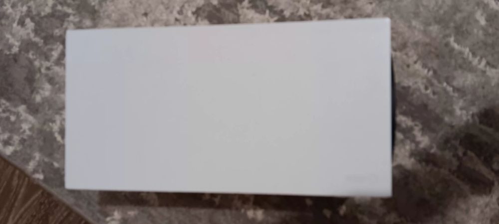 Vând Xbox seria x sau schimb cu un pc si încă 1000 de lei