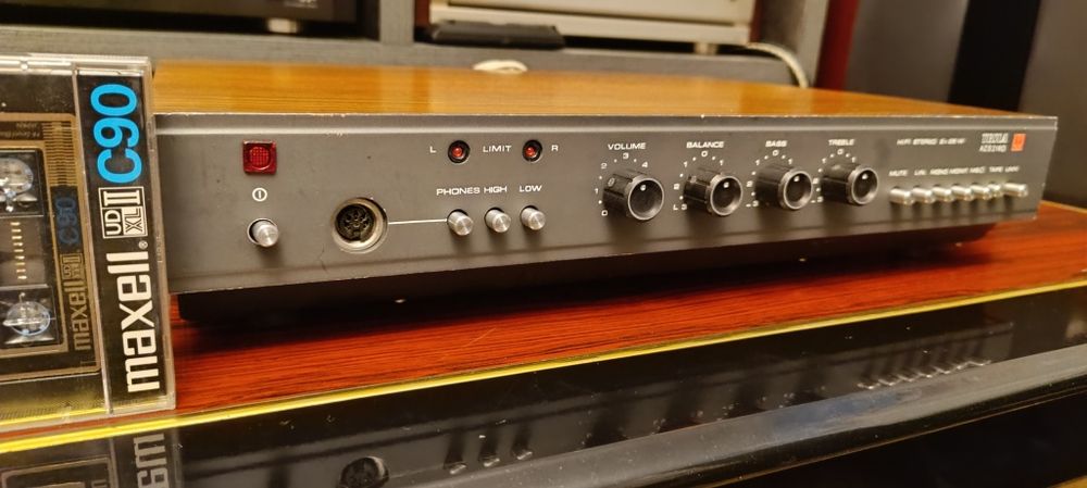 Усилитель Tesla AZS 218 D