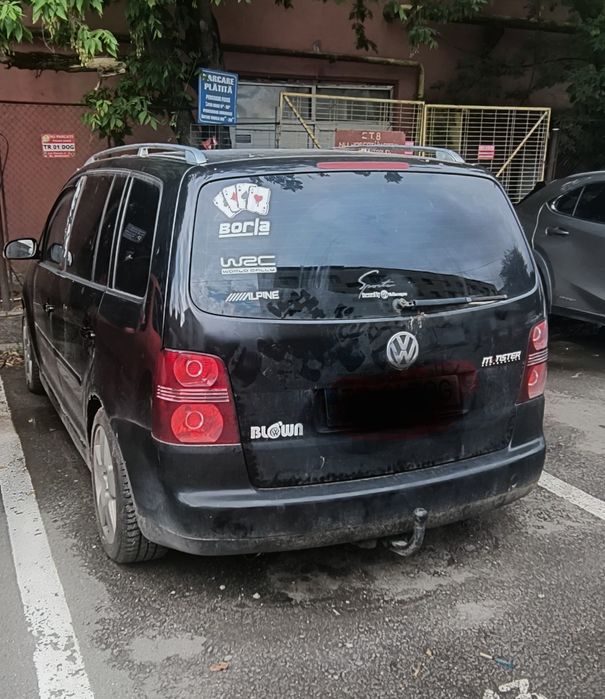 VOLKSWAGEN Touran