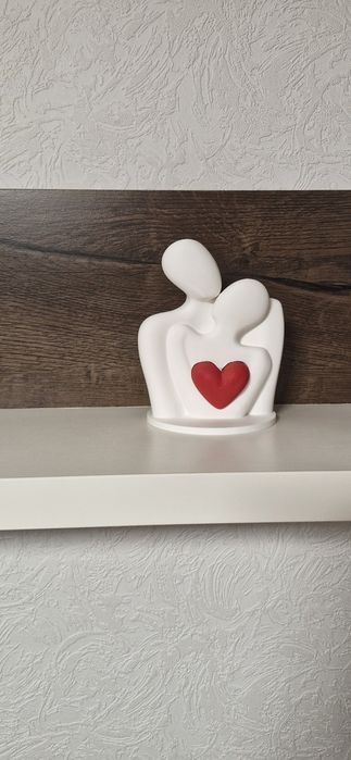 Statuie cuplu cu inima Valentine's day