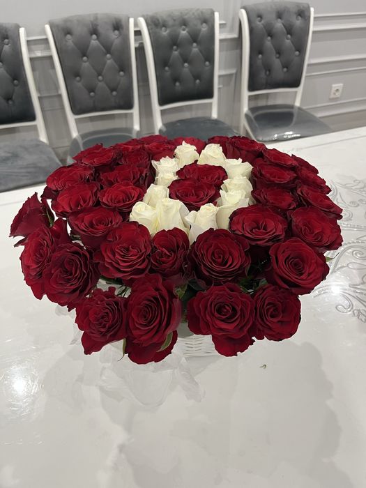 Кустовые розы, красные розы