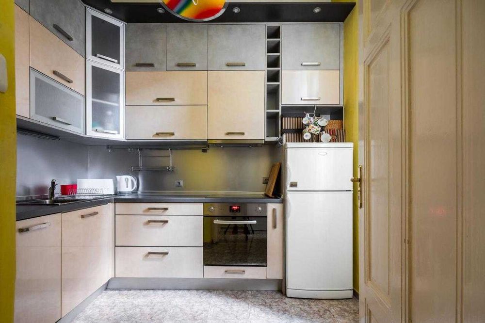 Продава се Тристаен апартамент в София, Център - 95 кв.м за 4422 €/кв.м - Снимка #2