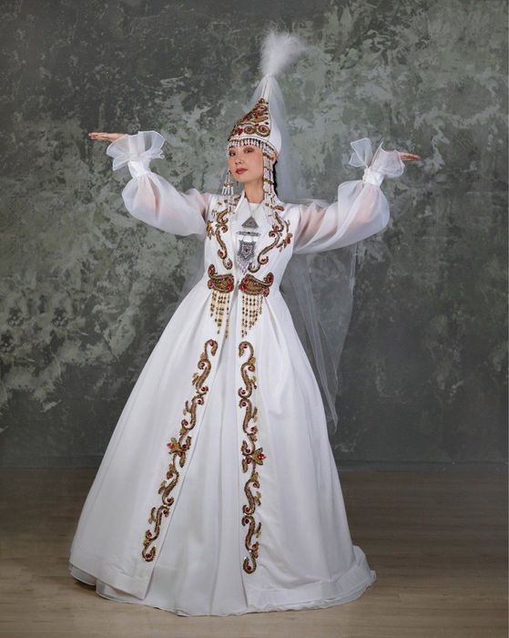 Платья здесь не все