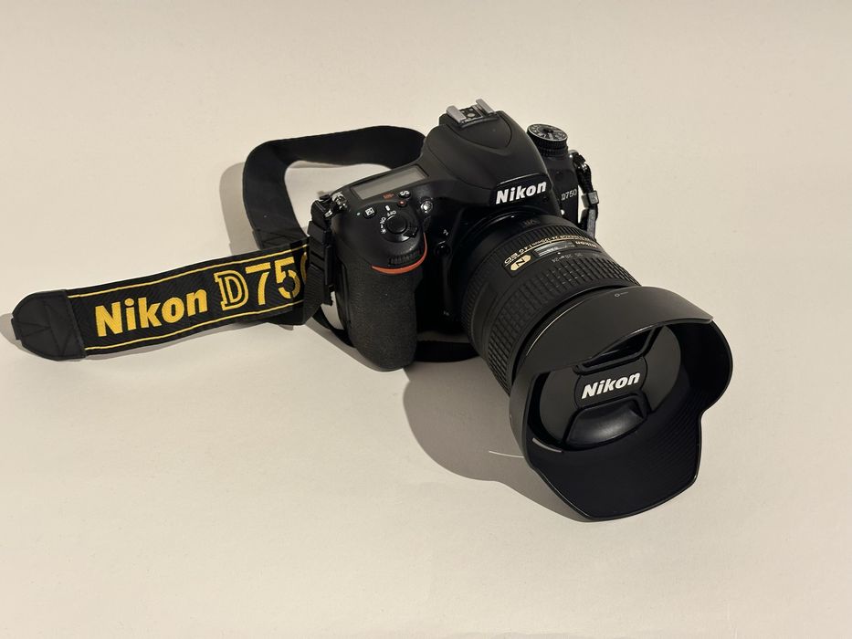 Nikon D750 + 24-120 f/4 VR Kit | 35K cadre | stare excelentă | cutie