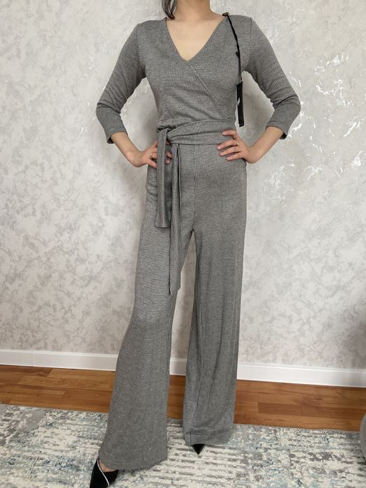 Продаются новые платья и комбинезон