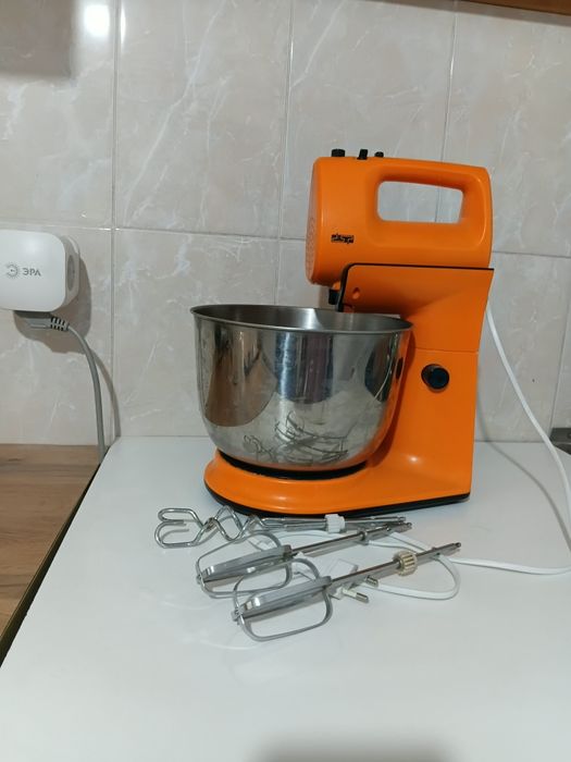 Кухонный миксер с чашей