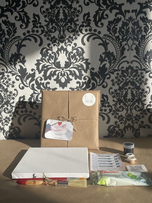 «Отпечаток Рук» на холсте 20на 20см