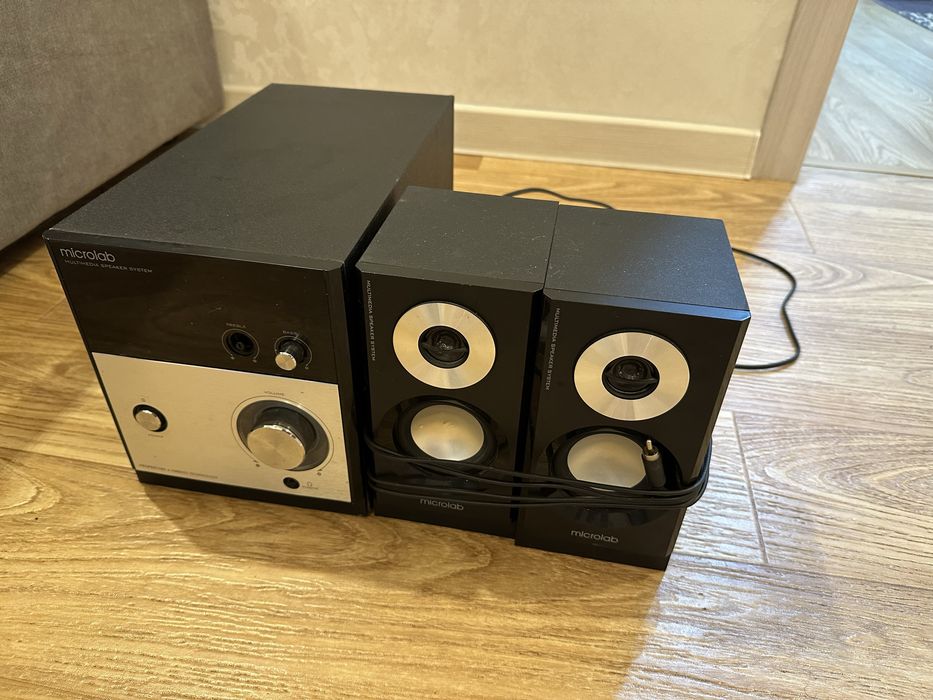 Продам колонки Microlab