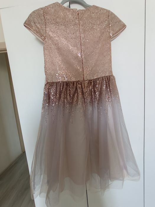Нарядное платье в пайетках