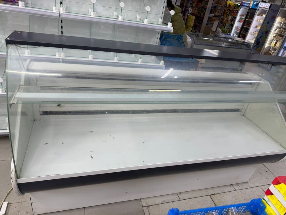 Продам витринный холодильник