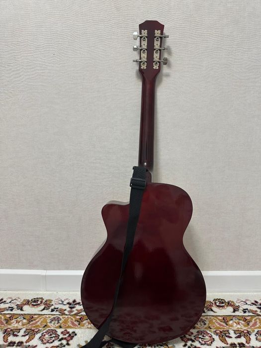 Гитара.        .