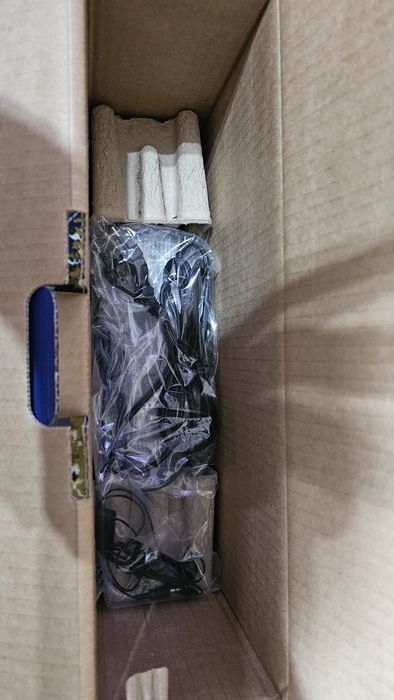 Vând playstation 4  slim  1TB