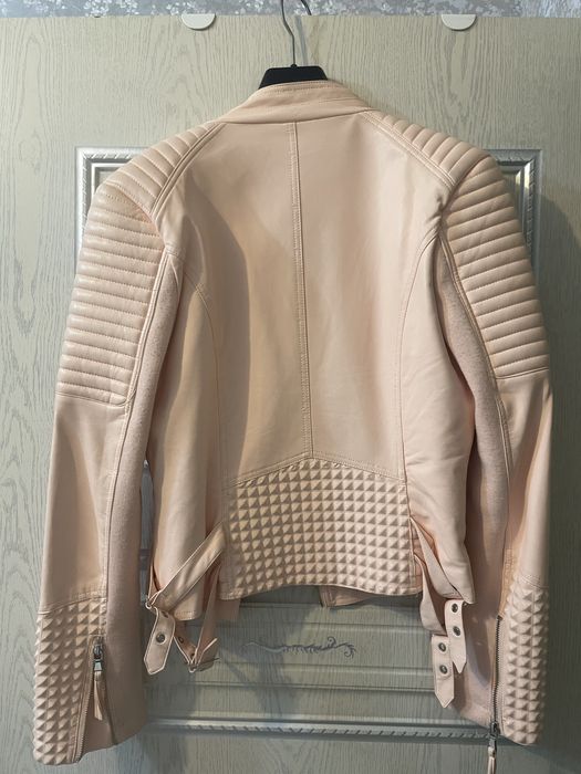 Короткая куртка.