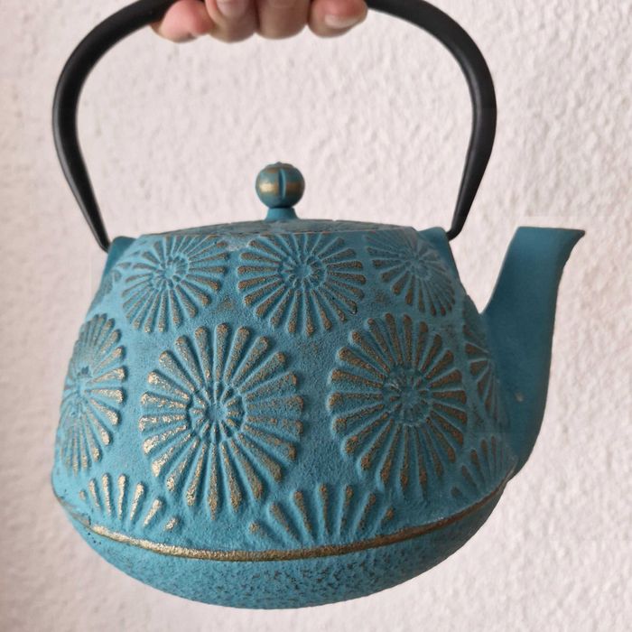 Ceainic de Fontă Jinan cu Relief – Turquoise & Auriu