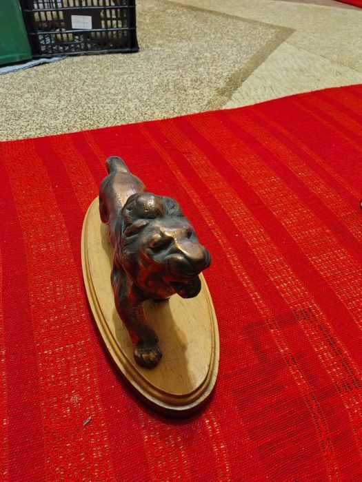 Vând statuete vintage