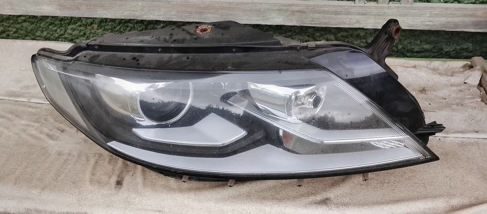 Far xenon dreapta vw passat cc facelift