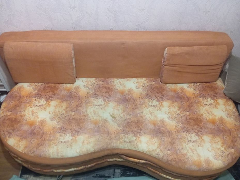 Продам диван ( 150см-195см) срочно