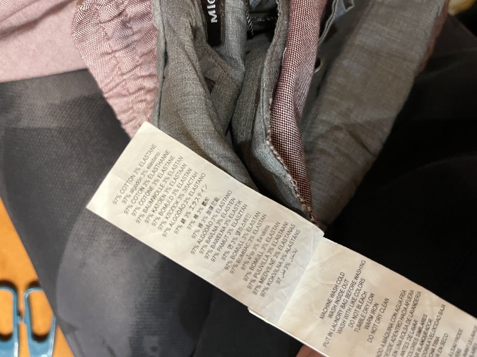 Pantaloni Michael Kors cu eticheta