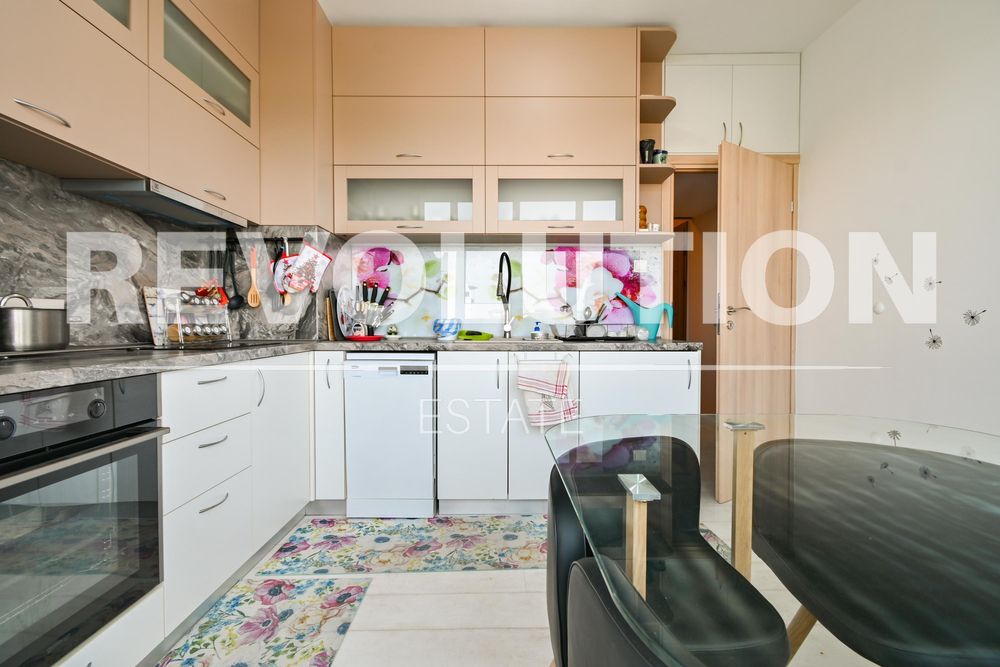 Дава се под наем Четиристаен апартамент в София, Гоце Делчев - 80 кв.м за 650 € - Снимка #3