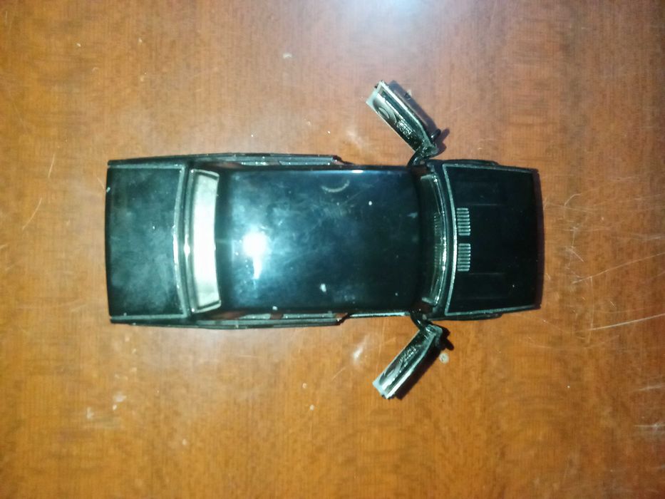 Jiguli modelka 2107 eshiklari ochiladi ideal holatda