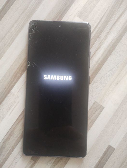 Продавам samsung s10