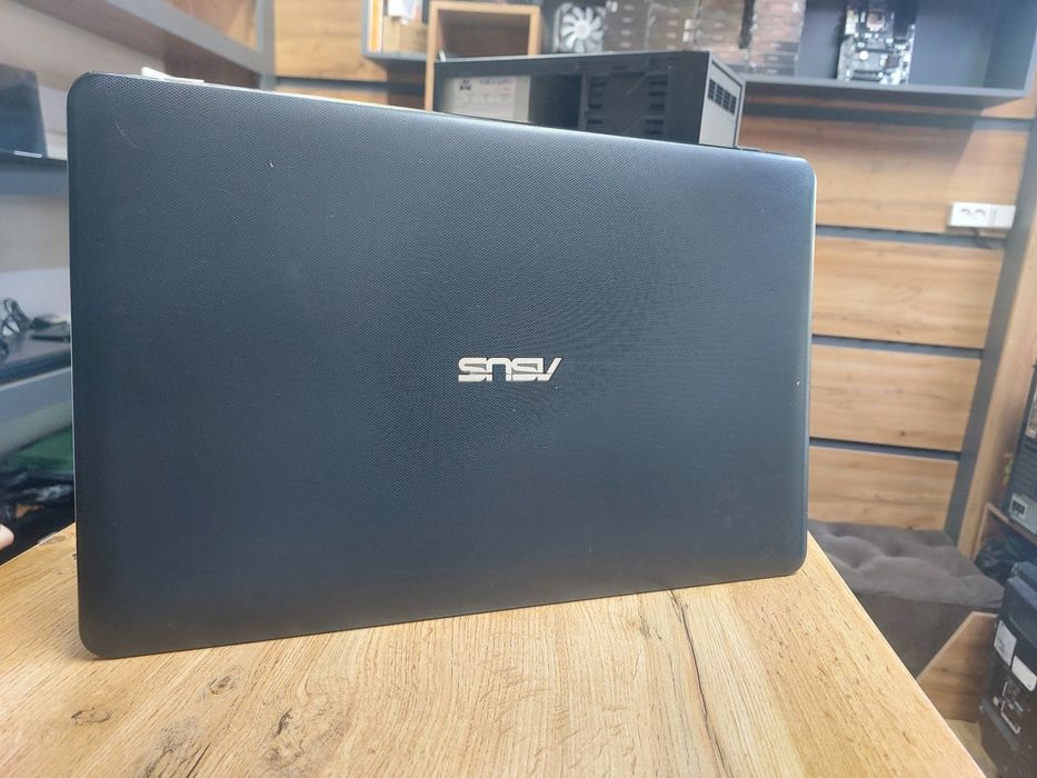 Asus Noutbuk  17.3 dyum ekran core i5