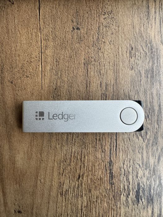 Ledger Nano X + Nano S - употребявани, в перфектно състояние