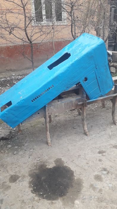 Belarus traktor sotiladi