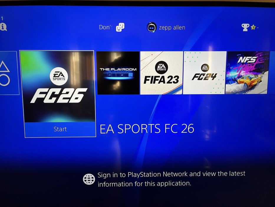 Consolă Sony PS4 FAT CUH-1216A– 4 controllere originale + jocuri FIFA – stare foarte bună