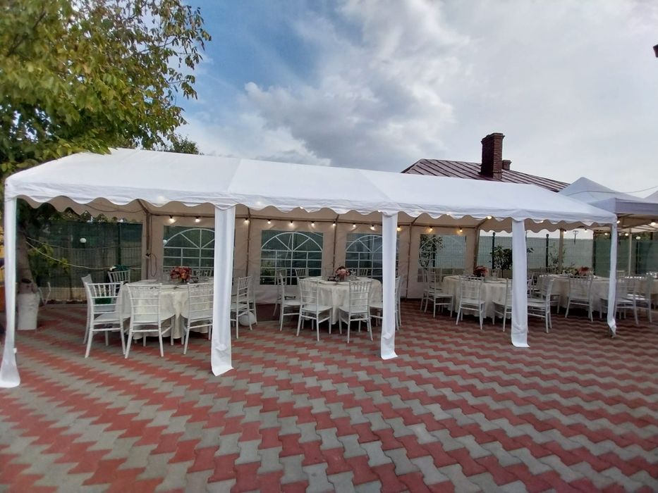 Inchiriez cort,mese,scaune,vesela,aranjamente florale pentru eveniment