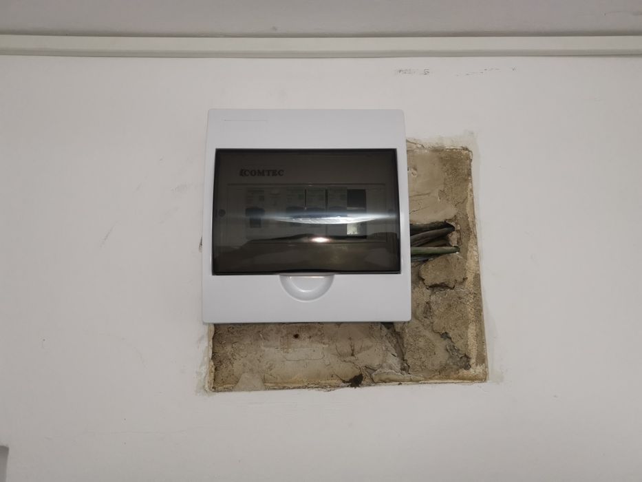 Electrician timisoara vand tablou cu sigurante incepand de la 100 lei