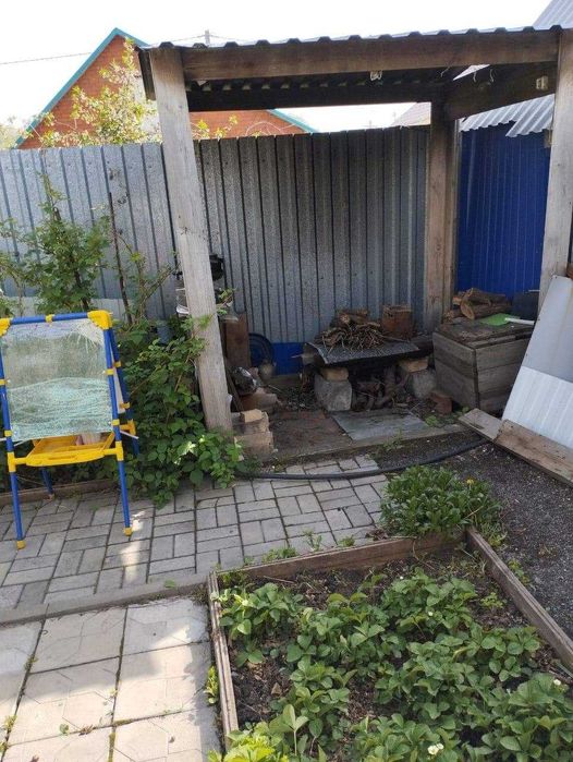 Дом в городе с ухоженным участком