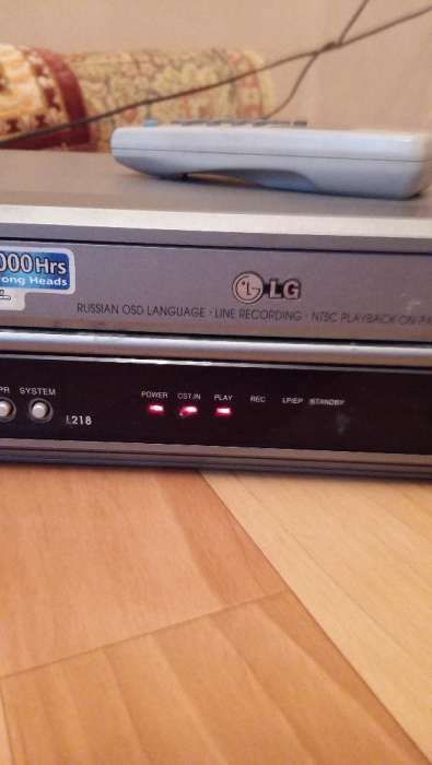 Видеомагнитофон LG