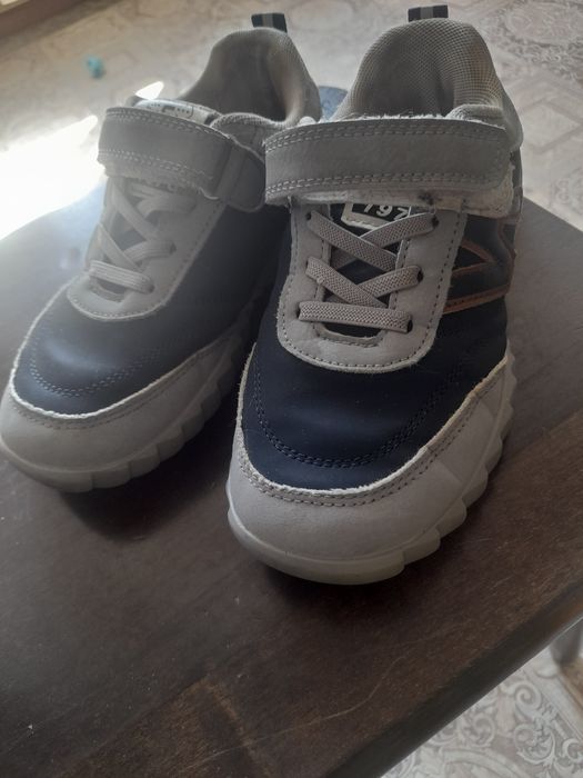 Продам кроссовки