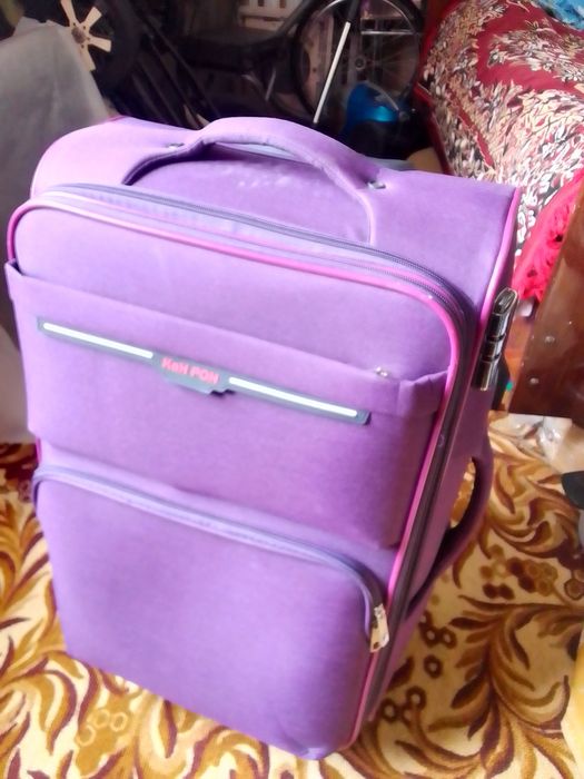 Чемодан на колесиках