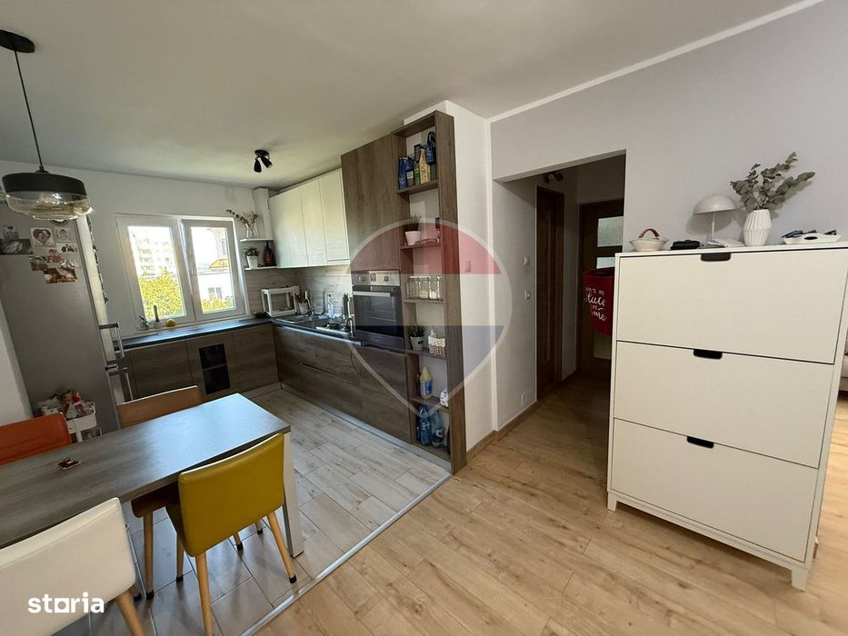 De închiriat: Apartament 4 camere DECOMANDATE