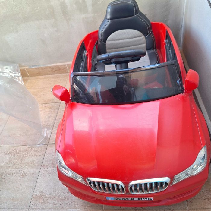 Не работи .Най вероятно е акумолатора защото не е карана много време.