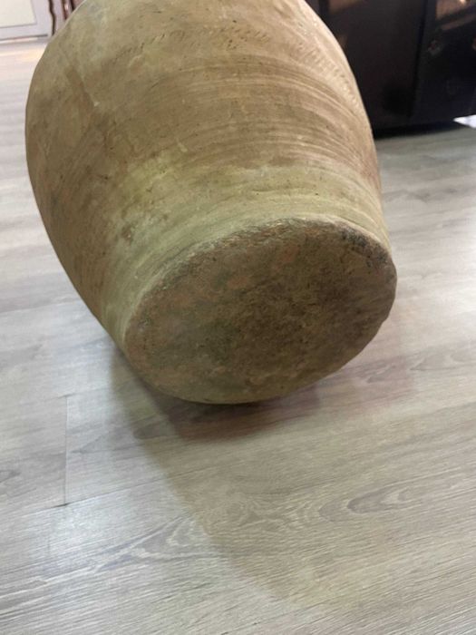 Qadimiy milliy sopol xum – qo‘lda yasalgan, antiqa buyum