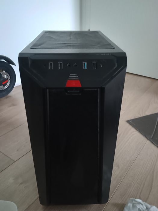 Vând carcasa calculator Mars Gaming