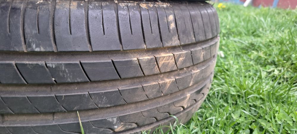 Vând 2 cauciucuri 225/55 R17 de vară
