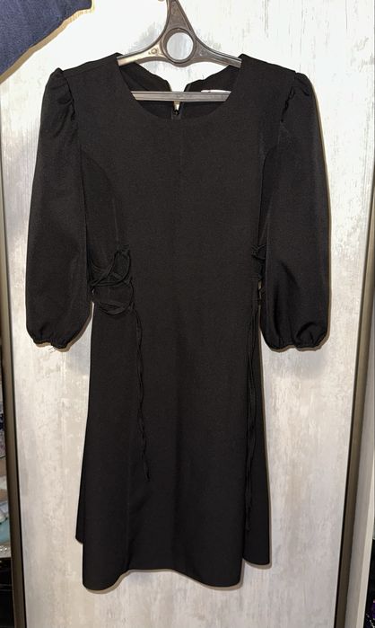 Продается стильное черное платье