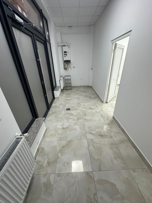 Inchiriez spatiu comercial 65mp