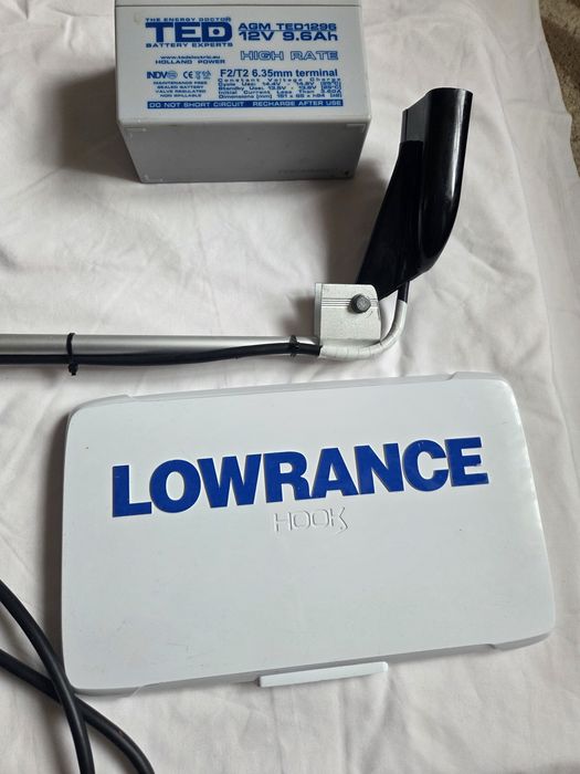 Sonar Lowrance hook reveal 9ts