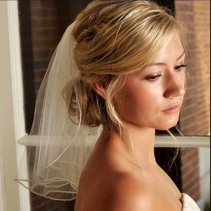 Къс булчински воал с перли за сватба или моминско парти 42х50 см було